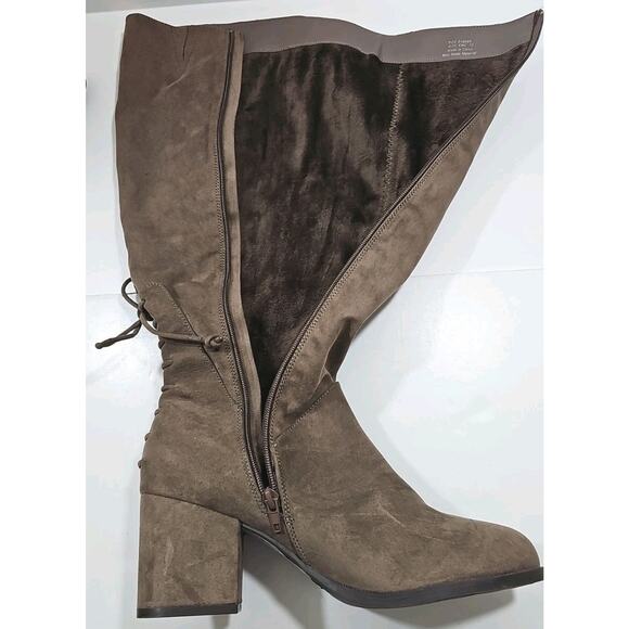Journee collection ~Woman Size 12~ Leeda-Med Beige Boots Wide Calf NWOB. - Picture 3 of 16